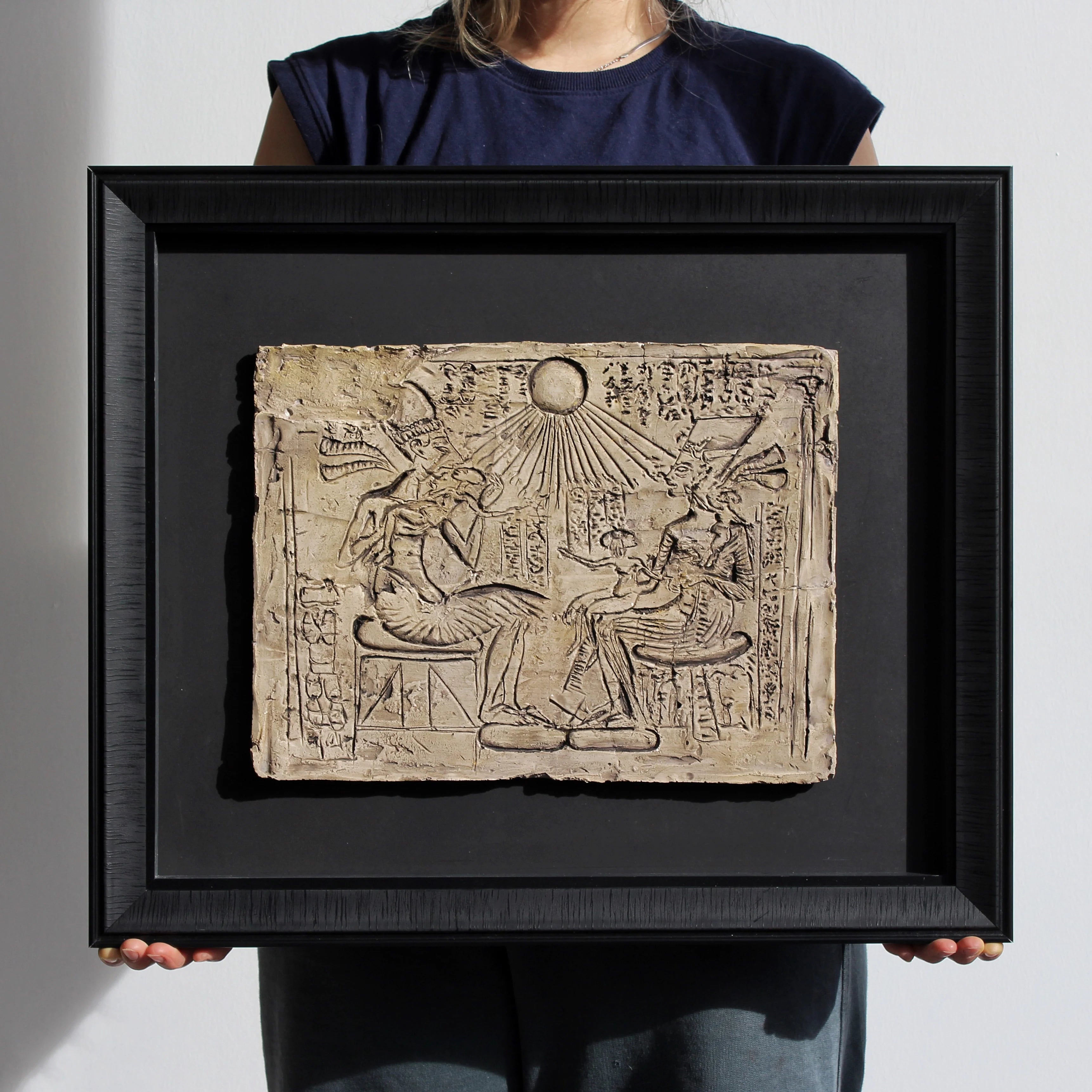“AKHENATEN” Altar Relief (Reproduction) – 60 × 40 cm