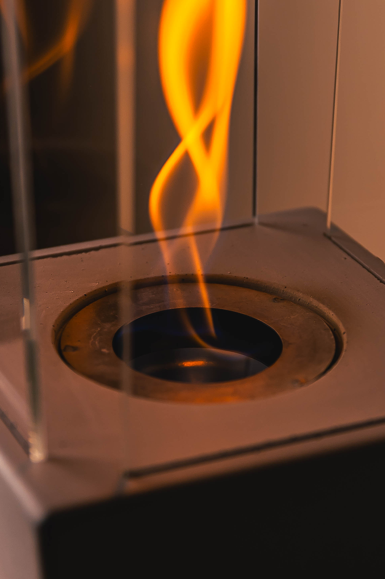 "V6" PURE-Fire Concrete Fireplace