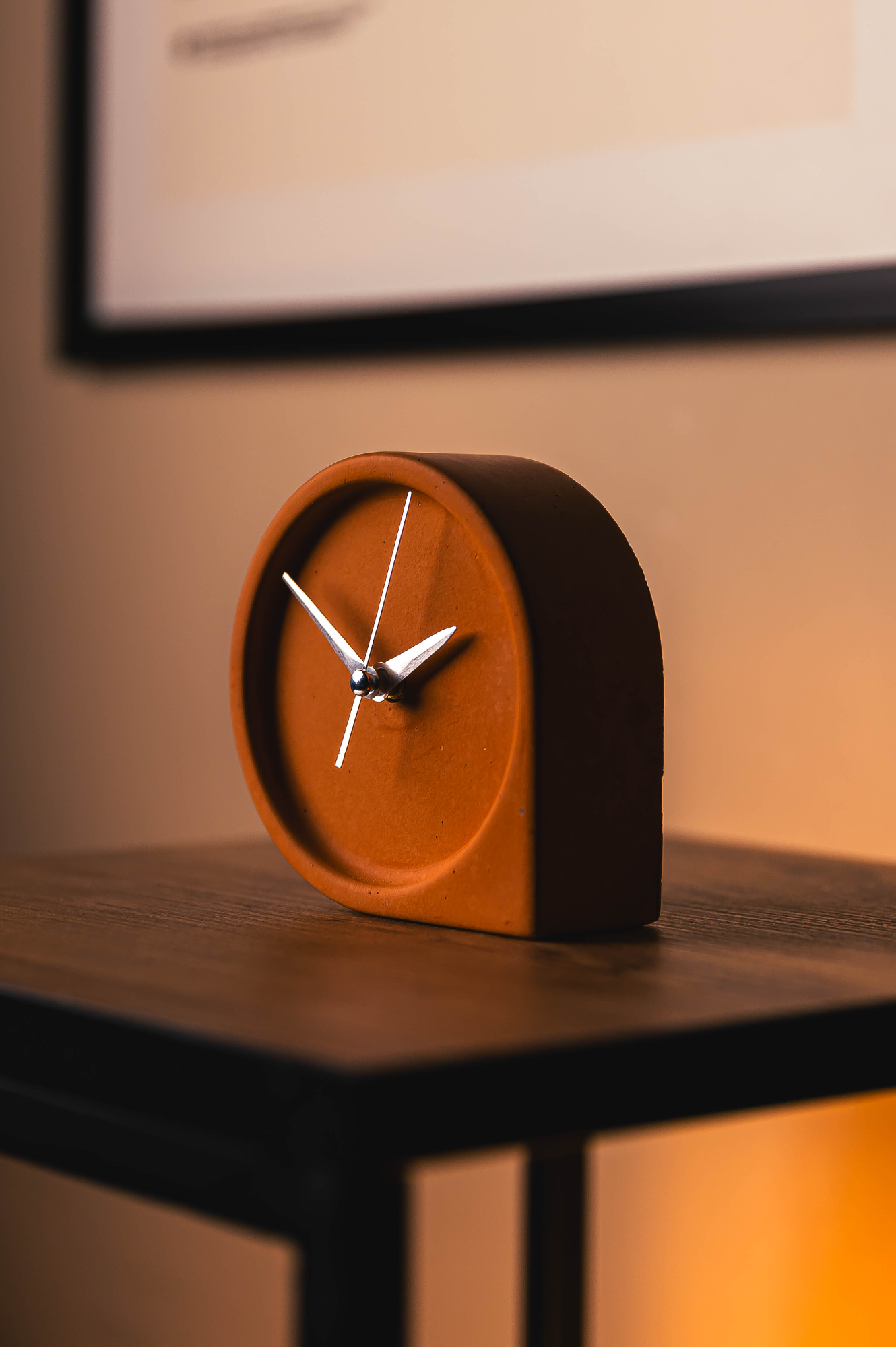 “EOS” Concrete Table Clock
