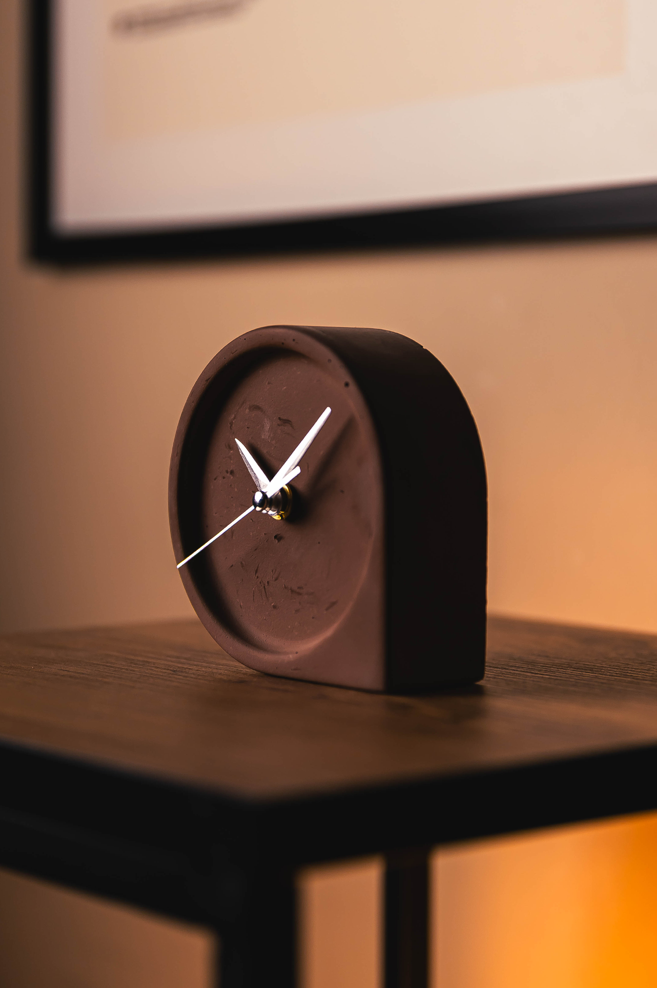 “EOS” Concrete Table Clock